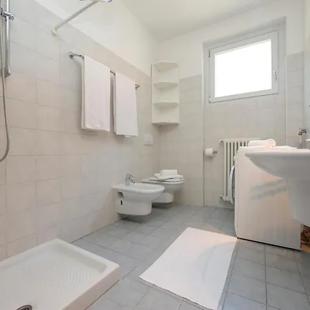 Sleeps 5 Pool Apartamento Rezzonico