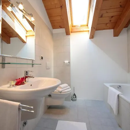 Sleeps 5 Pool Apartamento Rezzonico