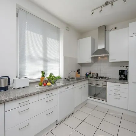 Sleeps 5 Pool Appartement