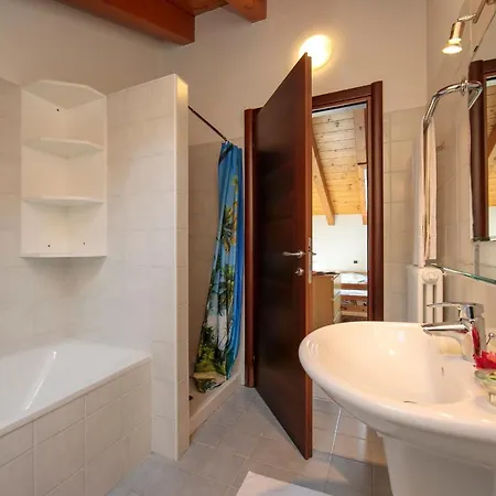 Sleeps 5 Pool * Rezzonico